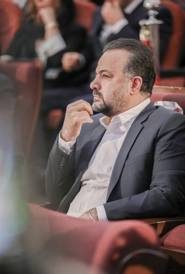 تقدیر از مدیر طراحی درسا در رویداد تجارت طلایی تقدیر از مدیر طراحی درسا در رویداد تجارت طلایی
