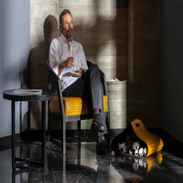 میز کنار مبلی پلاس با صفحه 60